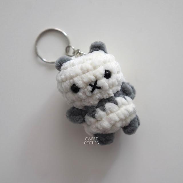 A small, quick-to-make amigurumi panda, suitable for various uses.